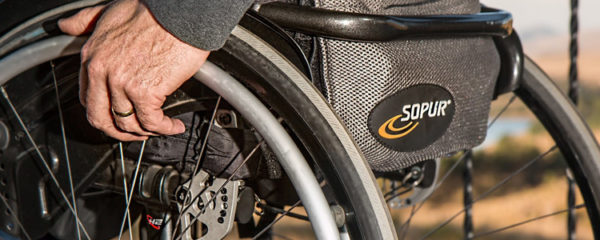 Adapter un véhicule à un fauteuil roulant