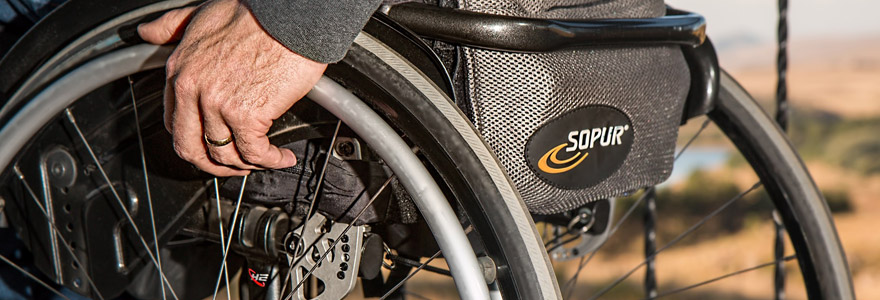 Adapter un véhicule à un fauteuil roulant